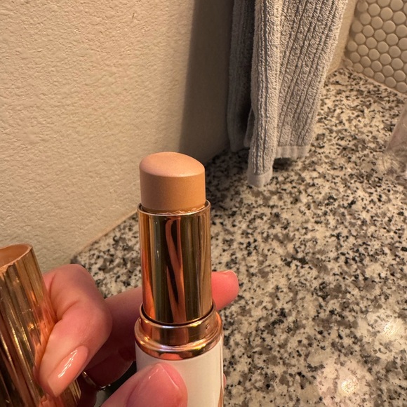 Charlotte tilbury unreal skin sheer glow tint - Picture 4 of 5